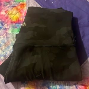 Lululemon leggings no stains worn a few times